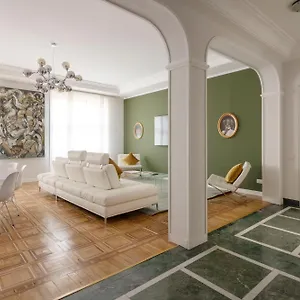 Heart Duomo District Apartment
